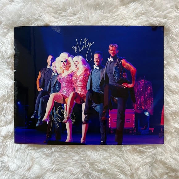 Trixie and Katya Live Signed Photograph - Trixie Mattel and Katya Zamolodchikova - Picture 6 of 8